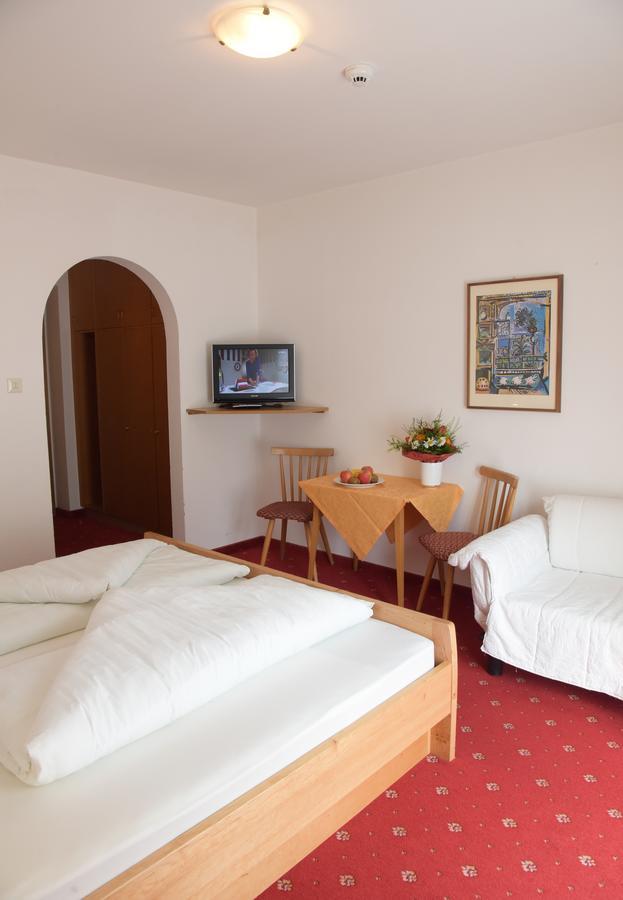Hotel Pension Schweitzer Silandro Dış mekan fotoğraf