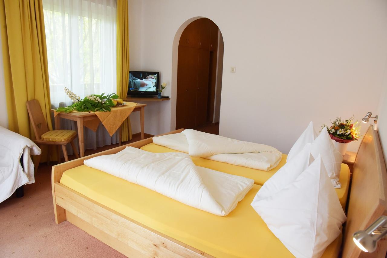 Hotel Pension Schweitzer Silandro Dış mekan fotoğraf