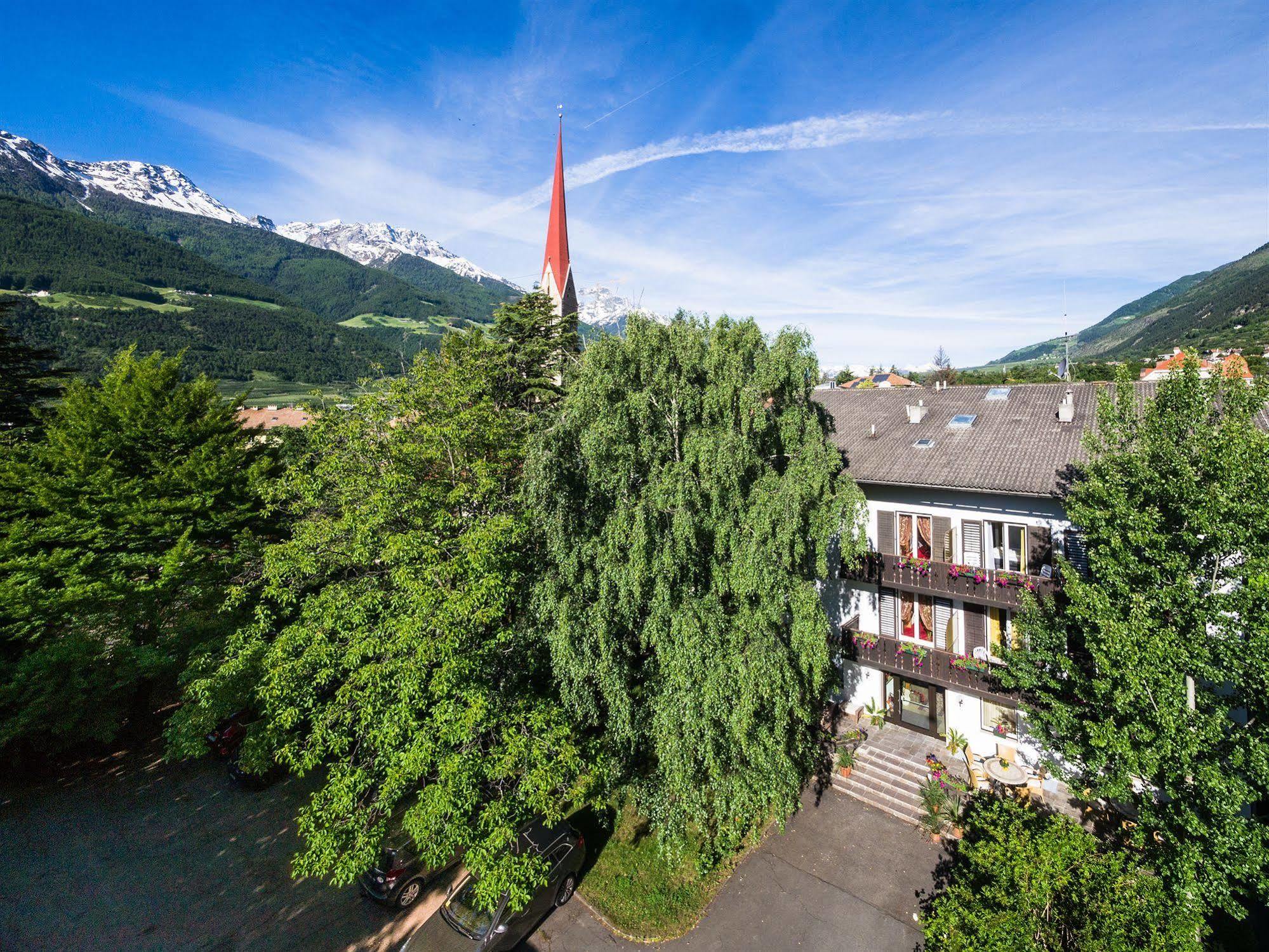 Hotel Pension Schweitzer Silandro Dış mekan fotoğraf